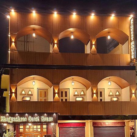 ורנאסי Bhagyashree Guest House 2 Km To Vishwanath Temple, Ganga Ghat Parking Available מראה חיצוני תמונה