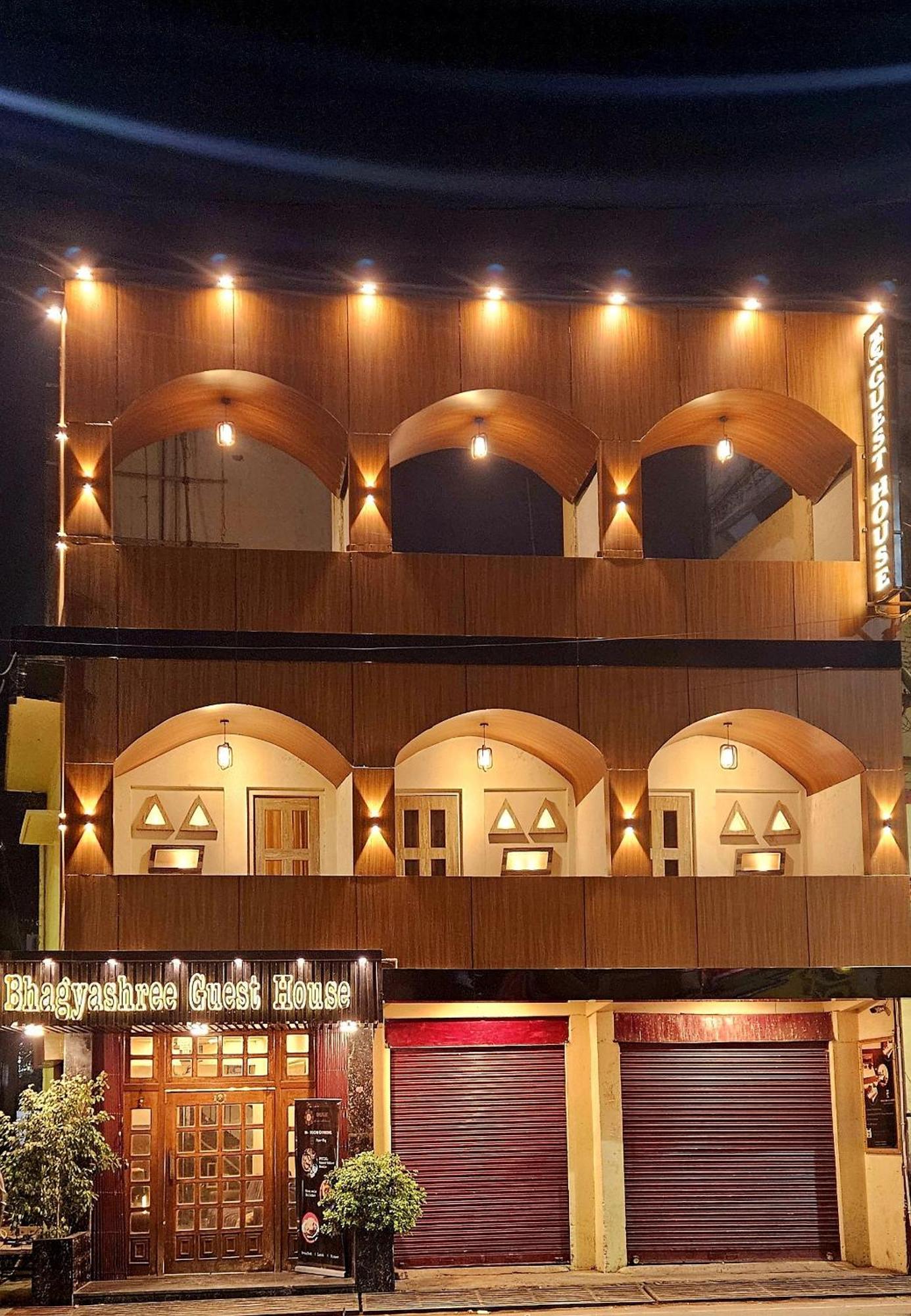 ורנאסי Bhagyashree Guest House 2 Km To Vishwanath Temple, Ganga Ghat Parking Available מראה חיצוני תמונה